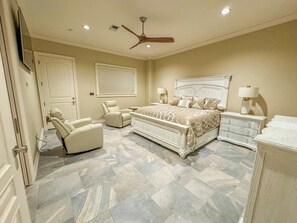 5 室のベッドルーム、アイロン / アイロン台、WiFi (無料)、ベッドシーツ