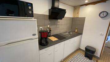 Coffee/tea maker, fridge, microwave, electric kettle