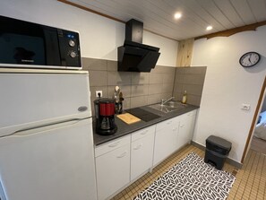 Fridge, microwave, coffee/tea maker, electric kettle