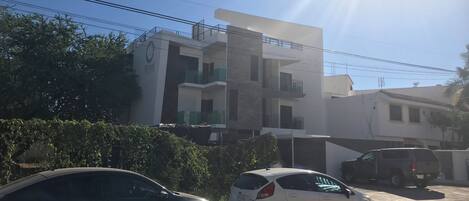 المنشأة من الخارج