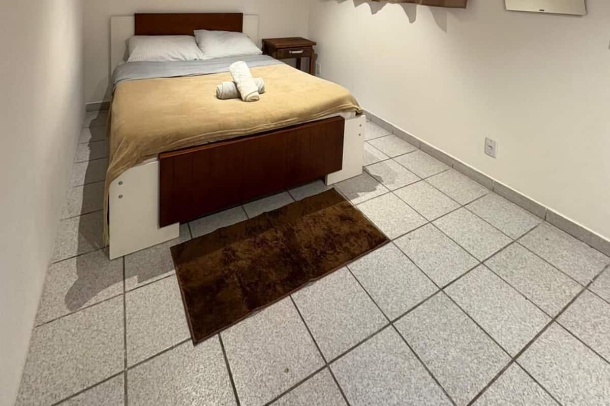 Standard Room | WiFi (free), bed sheets