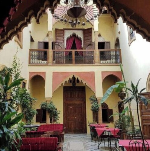Riad center of M'Hamid hhdbdjlc funsjjfndidksndukdk'dk'dhj