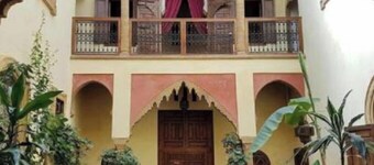 Riad center of M'Hamid hhdbdjlc funsjjfndidksndukdk'dk'dhj