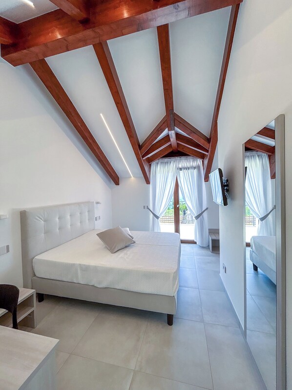 Chambre Double Supérieure, balcon, vue mer | Literie hypoallergénique, décoration personnalisée