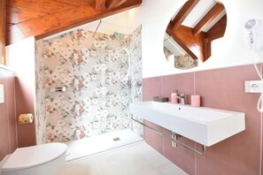 Deluxe Double Room, Terrace, Sea View | Bathroom | Shower, hair dryer, bidet, towels