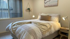 3 bedrooms, WiFi - Bayside Retreat-  Short walk to the beautiful beaches. (South West Rocks)