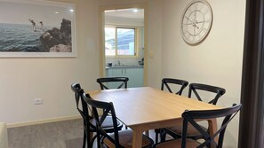 Dining - Bayside Retreat-  Short walk to the beautiful beaches. (South West Rocks)