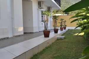 Basic Studio | Property grounds