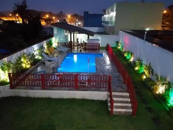 حمام سباحة