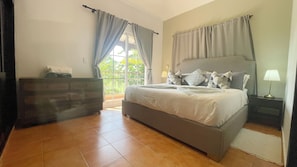 2 habitaciones, tabla de planchar con plancha, cuna de viaje y wifi 