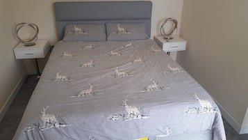 Apartment | 2 bedrooms, free WiFi, bed sheets