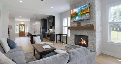 Luxury Home 4B, 3.5B Sleeps 18+/25min to Nashville