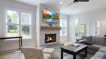 TV, fireplace