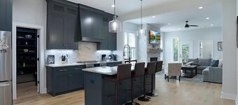 Luxury Home 4B, 3.5B Sleeps 18+/25min to Nashville