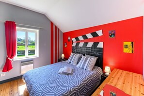 3 bedrooms, iron/ironing board, free WiFi, bed sheets