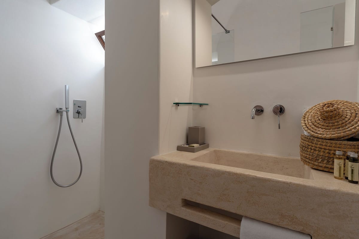 Traditional Room | Bathroom | Slippers