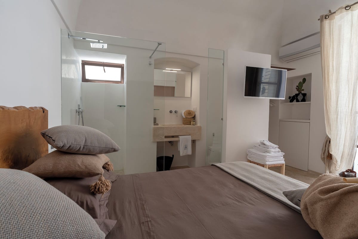 Traditional Room | Free WiFi