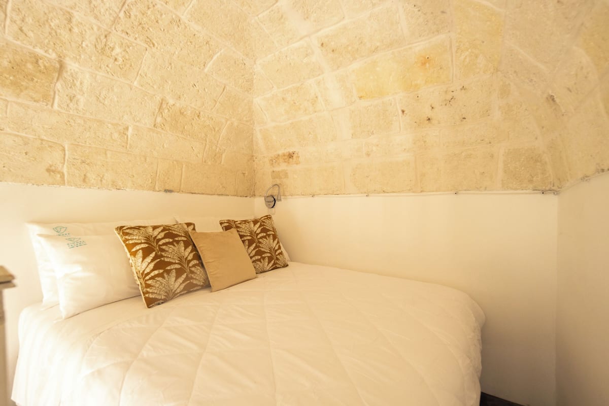 Basic Room, Balcony, City View | Free WiFi