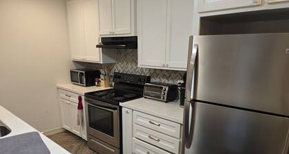 Cozy 3-bedroom condo with by the Mercedes Premium Outlets.