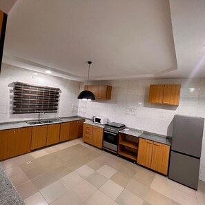 Gallery Room | In-room safe, free WiFi - BV Apartment & Suites (Abuja)