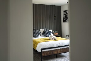 1 habitación, tabla de planchar con plancha, cuna de viaje y wifi 