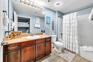 Apartment, 1 King-Bett und Schlafsofa (Laketown Wharf 1902) | Badezimmer