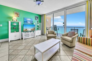 Appartement, 1 kingsize bed met slaapbank (Majestic Beach Towers 1-2013) | Woonruimte | Televisie