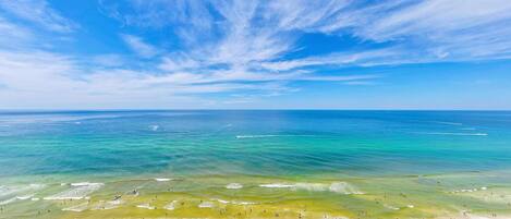 Appart'hôtel, 1 très grand lit et 1 canapé-lit (Majestic Beach Towers 1-2013) | Plage