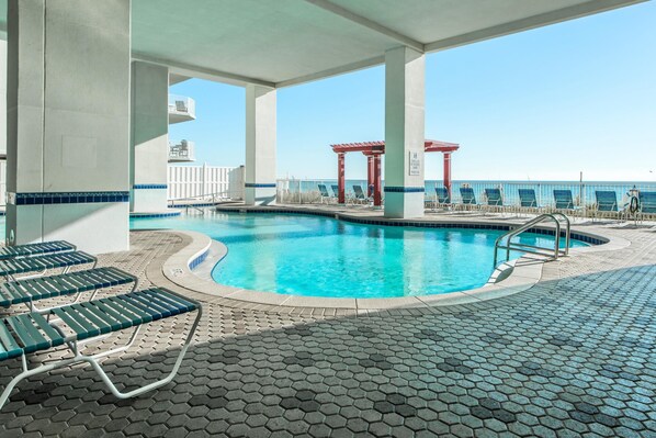 Appart'hÎtel, 1 trÚs grand lit et 1 canapé-lit (Majestic Beach Towers 1-2013) | Piscine