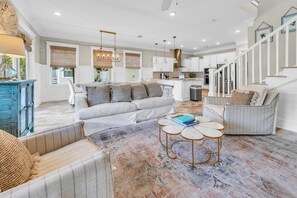 獨棟房屋, 多張床 (Town of Prominence- Just Beachy) | 起居區 | 電視