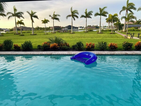 屋外プール、温水プール