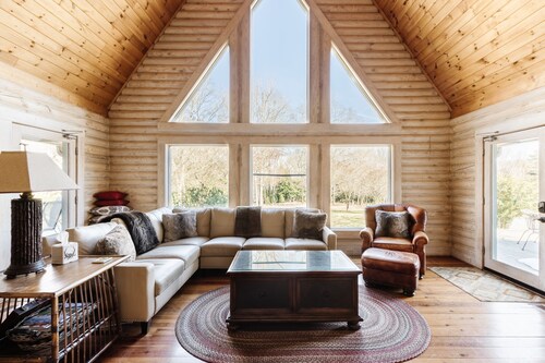 Lake Bowen Log Lodge 6BR  Shared Dock