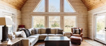 Lake Bowen Log Lodge 6BR  Shared Dock