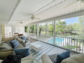 TV, fireplace - Lakefront Cottage with heated pool (Spartanburg County)