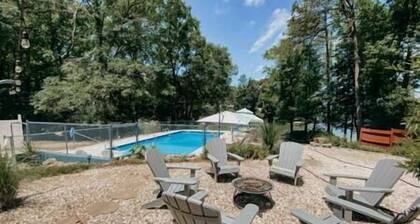 Lakefront Cottage with heated pool