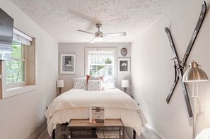 3 habitaciones, tabla de planchar con plancha, wifi y ropa de cama 
