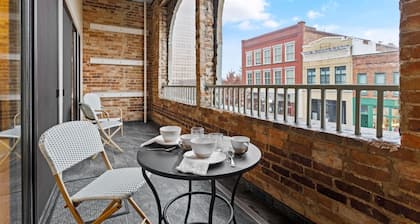 Stylish City Apartment B with Patio