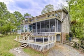 Exterior - Giggle Spot on Lake Bowen w/outdoor jacuzzi & dock (Spartanburg County)