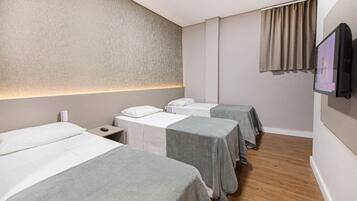 Quarto triplo standard | Wi-Fi de cortesia, roupa de cama