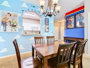 Dining - NEW! Themed Room/Free Resort Water Park/3 miles to Disney (Kissimmee)