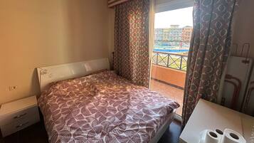 Apartment | 2 bilik tidur, seterika/papan seterika, Wi-fi percuma, cadar katil