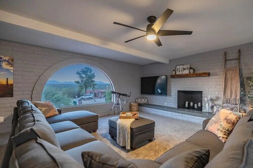 Hilltop Private Resort Home with HEATED POOL