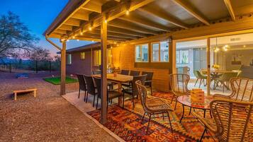 تناول الطعام بالخارج