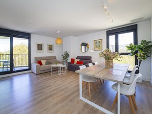 TV - Cubo's Urban Sky Malaga Apartment West View 5 / urban / air conditioning / free wifi / community pool (Málaga)
