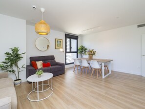 TV - Cubo's Urban Sky Malaga Apartment West View 5 / urban / air conditioning / free wifi / community pool (Málaga)