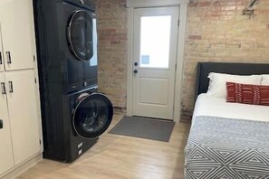 4 bedrooms, desk, iron/ironing board, free WiFi