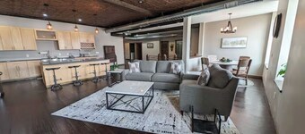 Luxury Loft just minutes from Casino & Lake