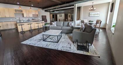 Luxury Loft just minutes from Casino & Lake