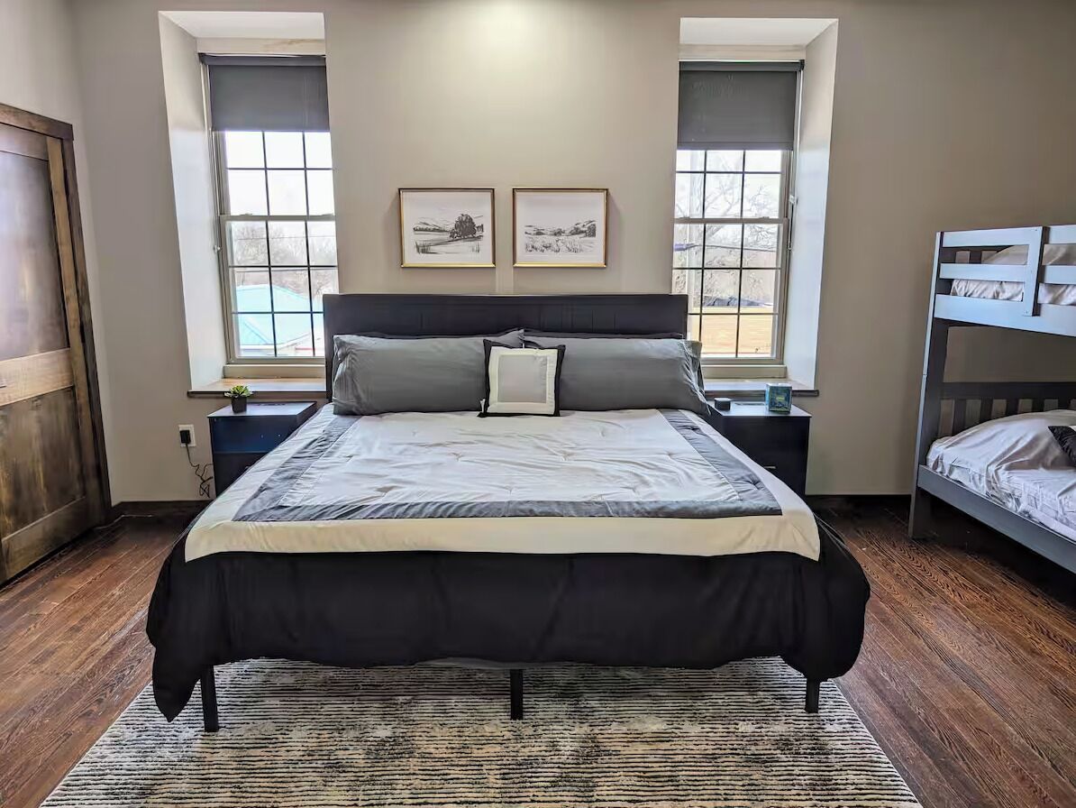 2 habitaciones, tabla de planchar con plancha, wifi y ropa de cama 