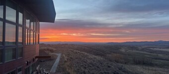 Stunning 7-bedroom Heart of Yellowstone Ranch. Sixty miles from Yellowstone.